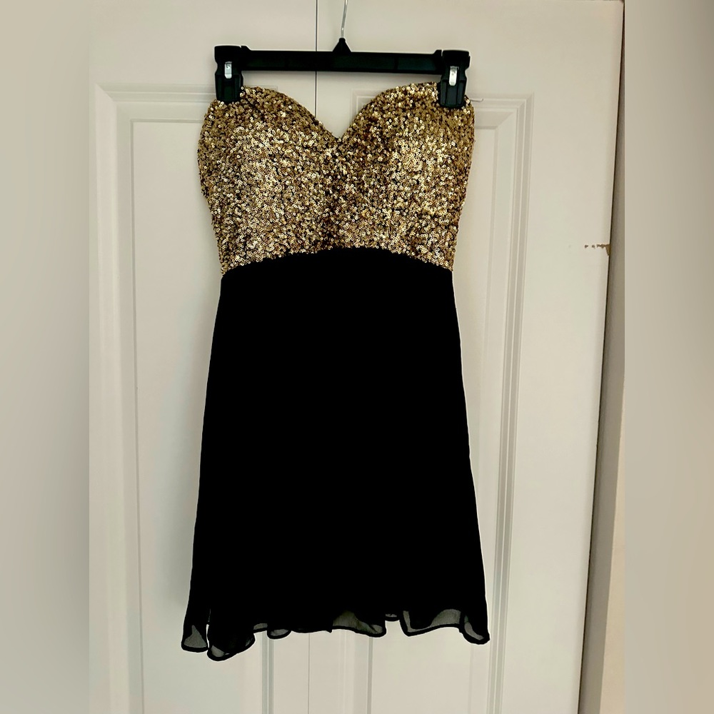 Gold sparkling black dress medium